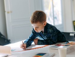 Майстерклас для дітей з керівником харківської художньої студії AzaNiziMaza Миколою Коломійцем - фото 18