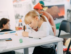 Майстерклас для дітей з керівником харківської художньої студії AzaNiziMaza Миколою Коломійцем - фото 16